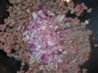 肉饼新吃--香煎牛肉饼的做法步骤：5