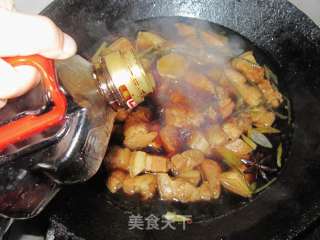百叶结红烧肉的做法步骤：2