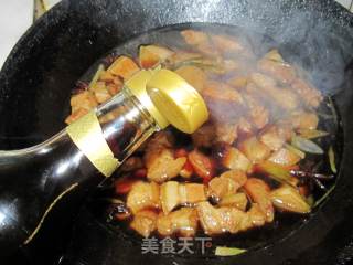百叶结红烧肉的做法步骤：2