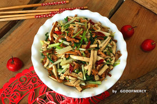 赶走“脂肪君”的下饭菜芹菜干子炒肉的做法