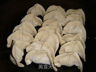 三鲜锅贴饺的做法步骤：3