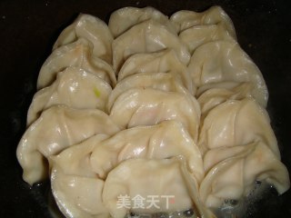 三鲜锅贴饺的做法步骤：3