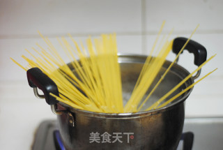 菇香牛肉意大利面的做法步骤：4
