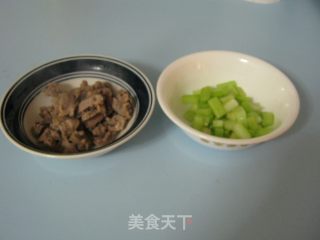 芹菜炒鸡胗的做法步骤：2