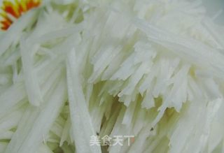 牛肉炒萝卜丝的做法步骤：2