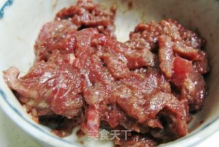 牛肉炒萝卜丝的做法步骤：2
