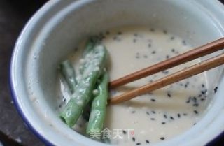 蒜香怪味豆角的做法步骤：2
