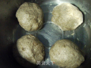 适合秋冬健康养生--黑芝麻核桃吐司（吐司之旅5）的做法步骤：5