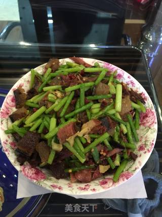 蒜苔炒腊肉的做法