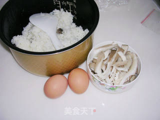 蘑菇炒饭的做法步骤：2