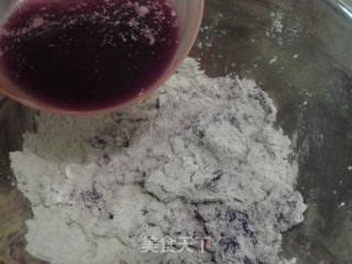 漂亮的紫薯花卷的做法步骤：2