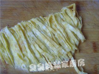 菠菜鸡蛋拌粉丝的做法步骤：2