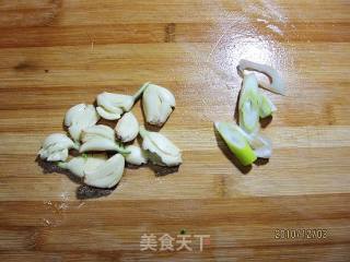 梅菜炒鸡的做法步骤：2