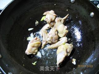 梅菜炒鸡的做法步骤：2
