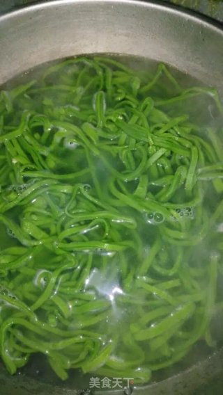彩蔬面的做法