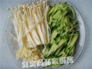 金针菇拌黄瓜的做法步骤：2
