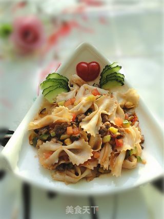 腊肉五彩蝴蝶面的做法步骤：4