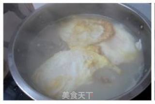 荷包蛋鲫鱼浓汤的做法步骤：2