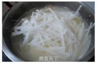 荷包蛋鲫鱼浓汤的做法步骤：2