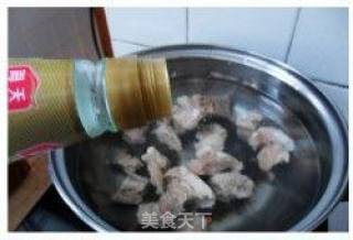 粉葛煲排骨的做法步骤：2