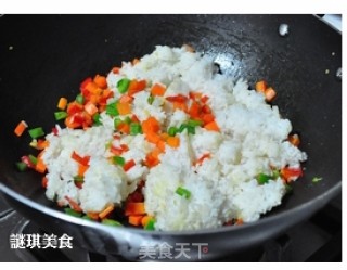 蛋蔬腊味饭的做法步骤：2