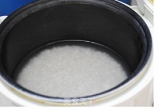 鱼香腊味饭的做法步骤：2