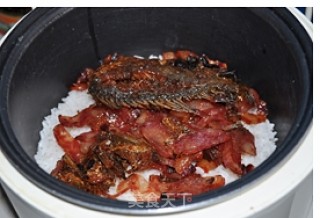 鱼香腊味饭的做法步骤：2