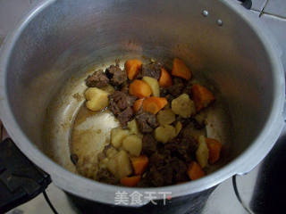 红烧牛肉的做法步骤：2