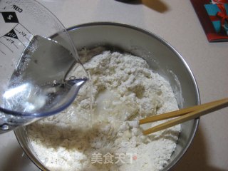 中国式批萨--葱油饼的做法步骤：3