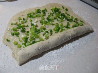 中国式批萨--葱油饼的做法步骤：3