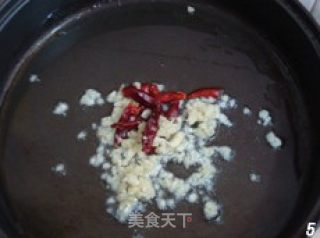 麻辣金钩香酥花生的做法步骤：3