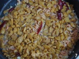 麻辣金钩香酥花生的做法步骤：3