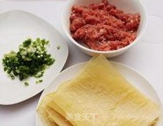 鲜肉腐皮卷的做法步骤：4