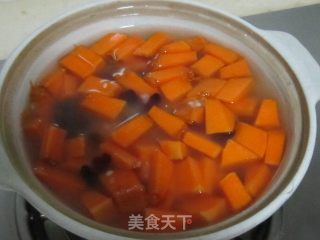 美容养颜的南瓜香蕉煲仔饭的做法步骤：2