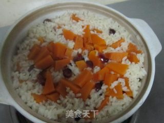 美容养颜的南瓜香蕉煲仔饭的做法步骤：2
