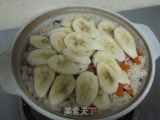 美容养颜的南瓜香蕉煲仔饭的做法步骤：2