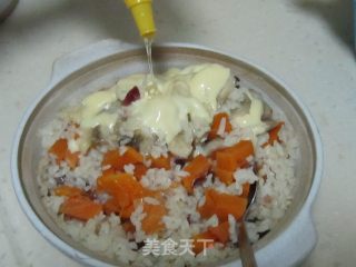 美容养颜的南瓜香蕉煲仔饭的做法步骤：2