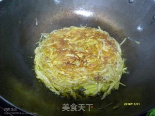 油焖土豆饼的做法步骤：2
