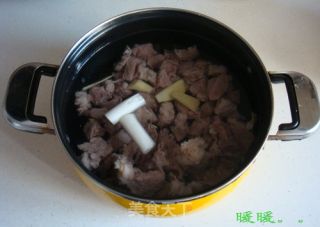 蔬菜牛肉汤的做法步骤：2