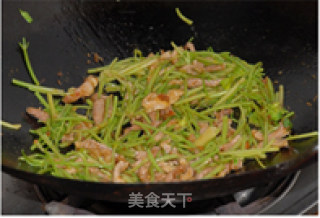 芹菜炒肉丝的做法步骤：2