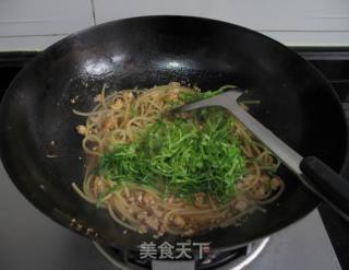 肉酱虾仁拌意面的做法步骤：5
