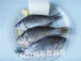 萝卜丝鲫鱼汤的做法步骤：3