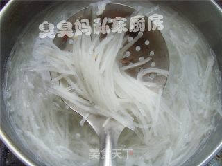萝卜丝鲫鱼汤的做法步骤：3