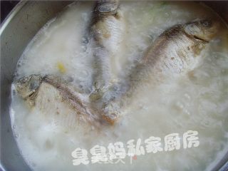 萝卜丝鲫鱼汤的做法步骤：3