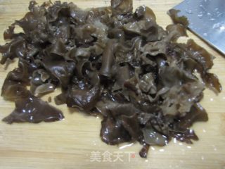 大蒜木耳炒山药的做法步骤：2