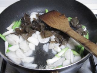 大蒜木耳炒山药的做法步骤：2