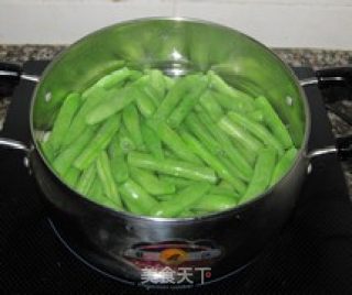 莴笋四季豆炒猪肉的做法步骤：2