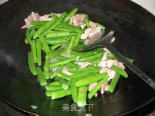 莴笋四季豆炒猪肉的做法步骤：2