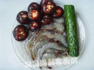 清爽马蹄炒凤尾虾的做法步骤：3