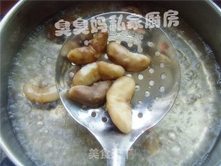 西芹炒菱角的做法步骤：3
